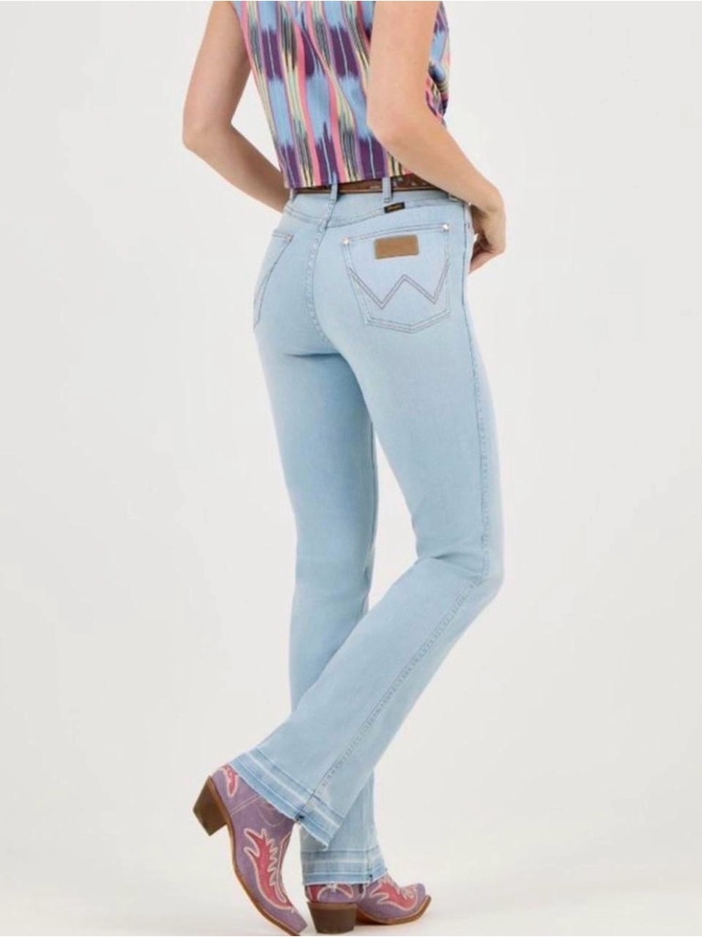 NWT! Wrangler Lainey Wilson Boot Hugger Bleach Wash 31 x 34